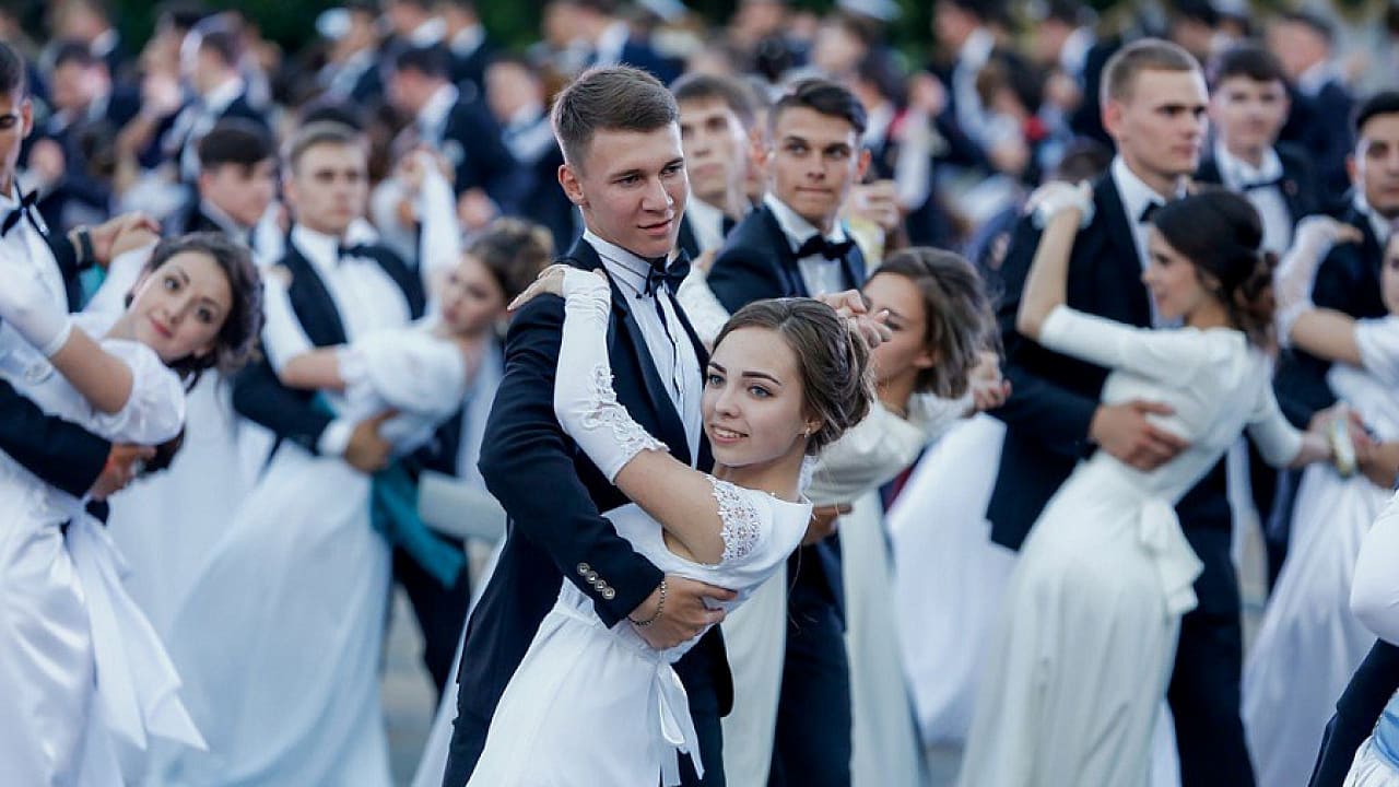 Более 100 мест, где можно необычно и весело отметить выпускной старших классов в Москве и области